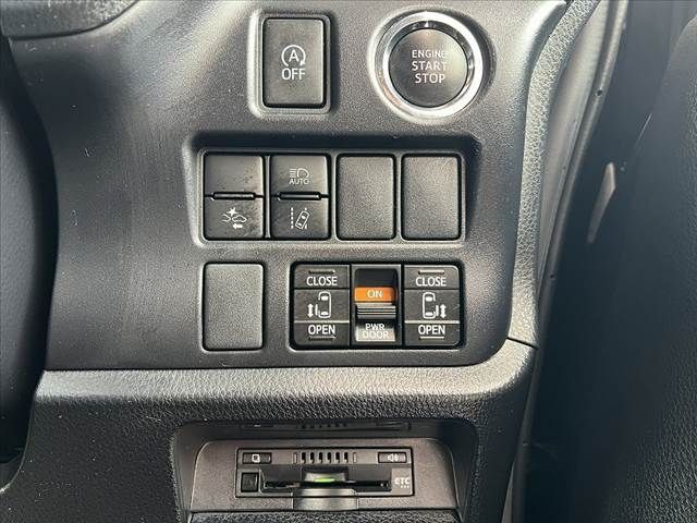 TOYOTA VOXY 2019 Image 31