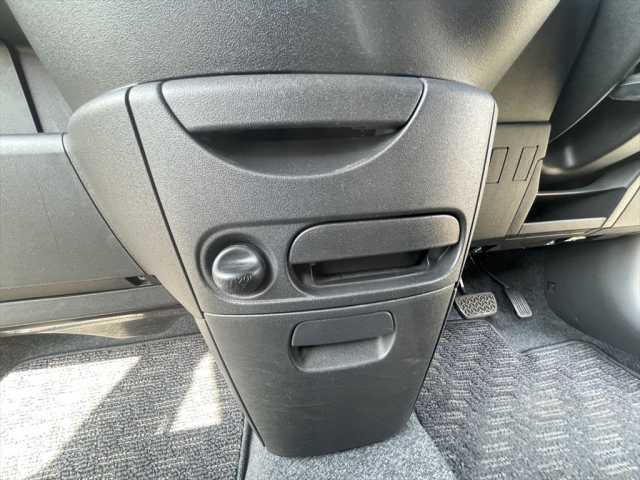 TOYOTA SIENTA 2015 Image 31