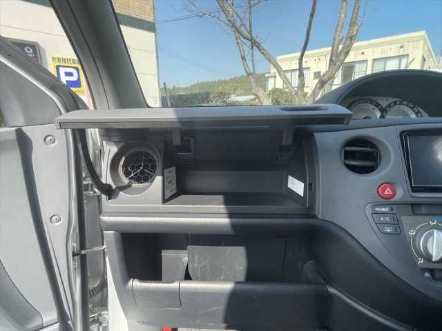 TOYOTA SIENTA 2015 Image 31