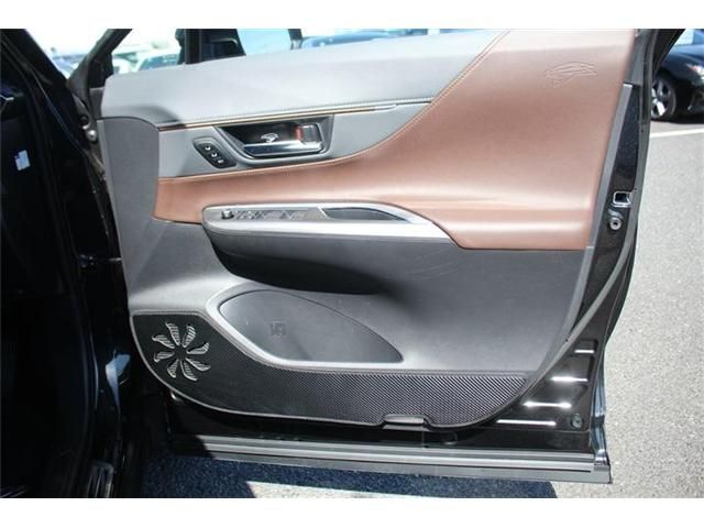 TOYOTA HARRIER HYBRID 2023 Image 31