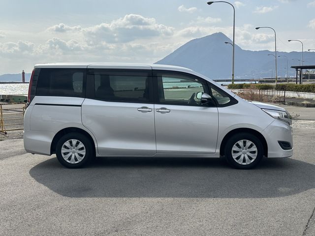 TOYOTA NOAH 2021 Image 31