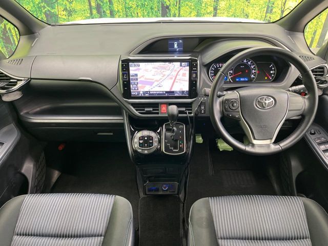 TOYOTA VOXY 2016 Image 31