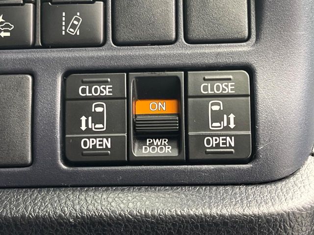 TOYOTA VOXY 2016 Image 31