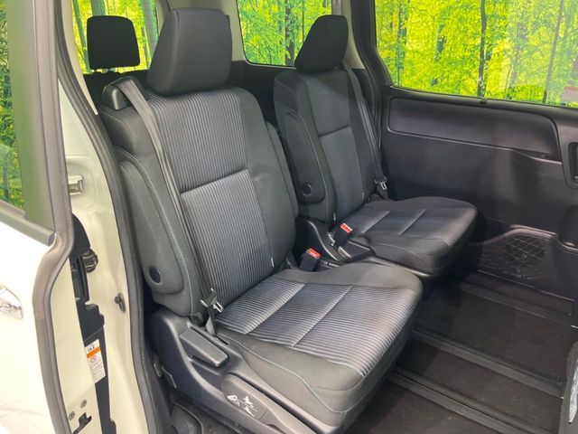 TOYOTA VOXY 2016 Image 31