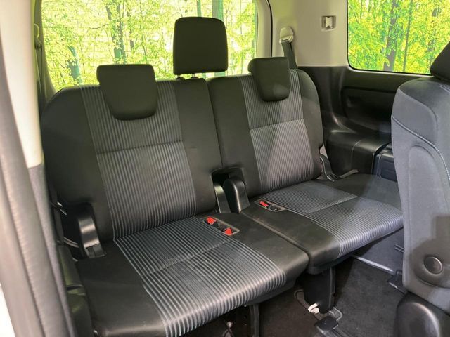 TOYOTA VOXY 2016 Image 31