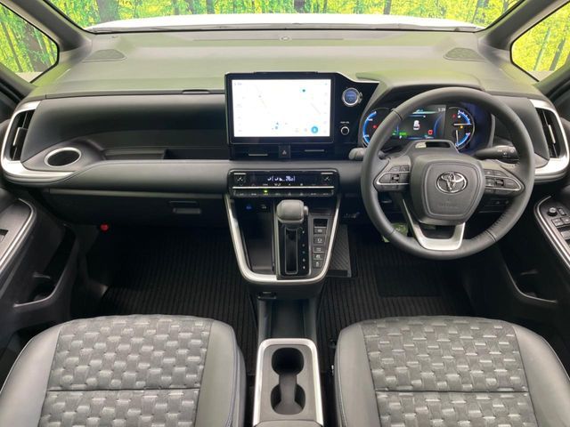 TOYOTA VOXY HYBRID 2023 Image 31