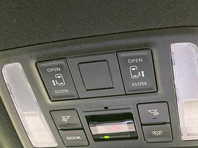 TOYOTA VOXY HYBRID 2023 Image 31