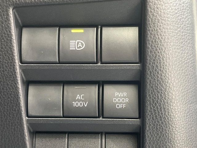 TOYOTA VOXY HYBRID 2023 Image 31