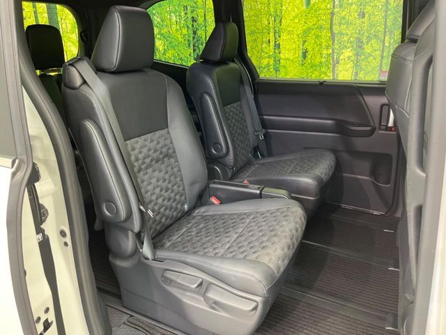 TOYOTA VOXY HYBRID 2023 Image 31