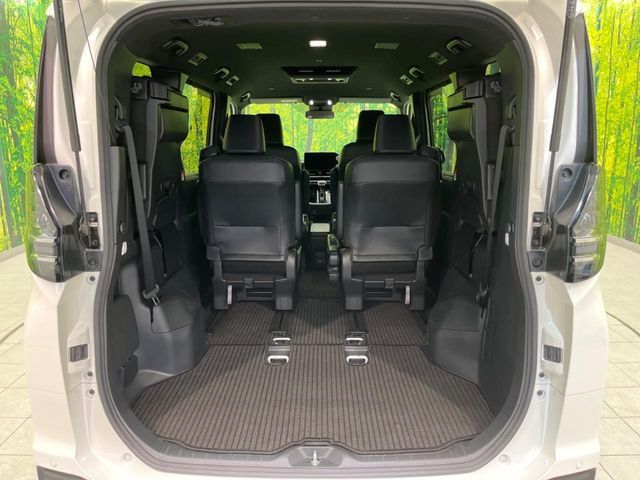 TOYOTA VOXY HYBRID 2023 Image 31