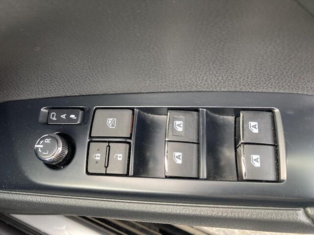 TOYOTA CAMRY HYBRID 2019 Image 31