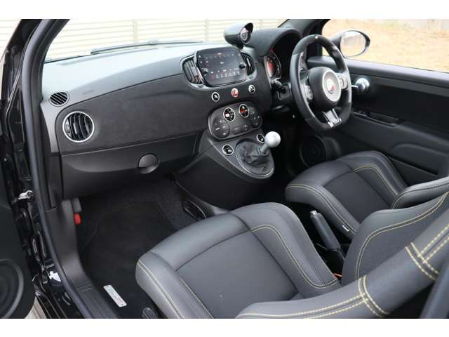 FIAT ABARTH 695 2024 Image 31