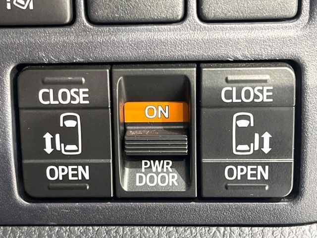 TOYOTA VOXY 2017 Image 31