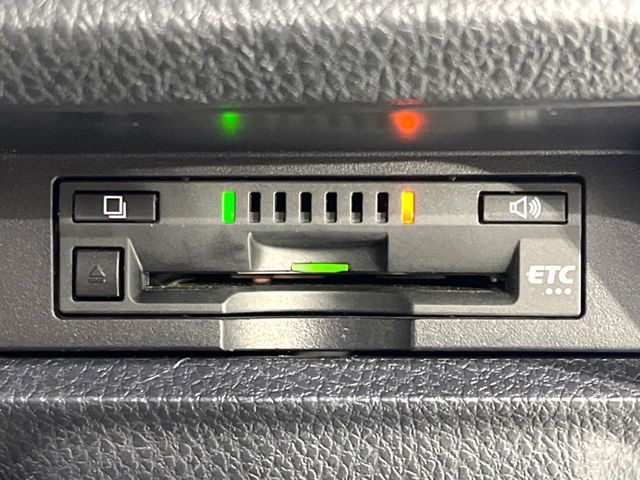 TOYOTA VOXY 2017 Image 31