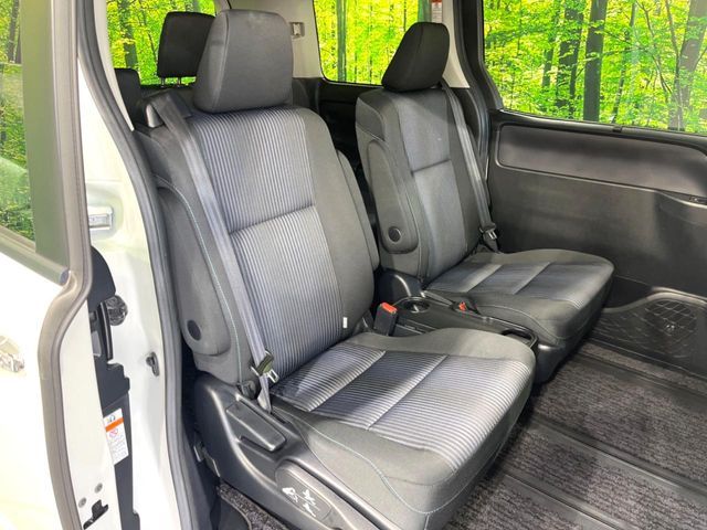 TOYOTA VOXY 2017 Image 31