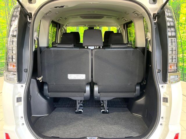 TOYOTA VOXY 2017 Image 31