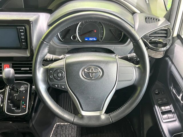 TOYOTA VOXY 2017 Image 31