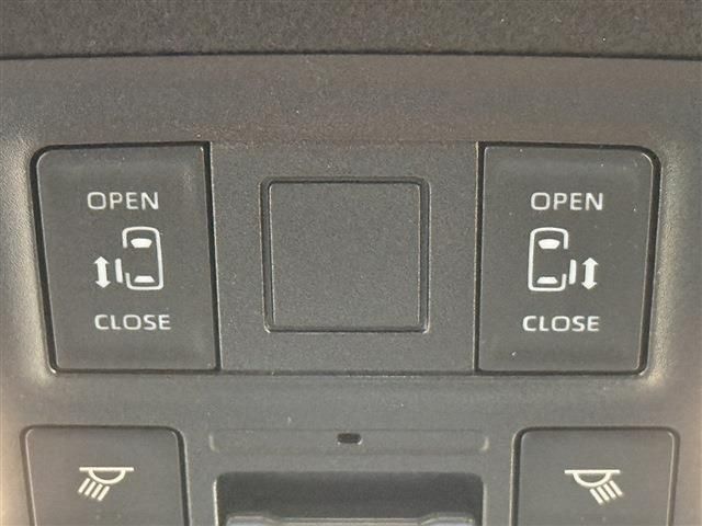 TOYOTA VOXY HYBRID 4WD 2022 Image 31