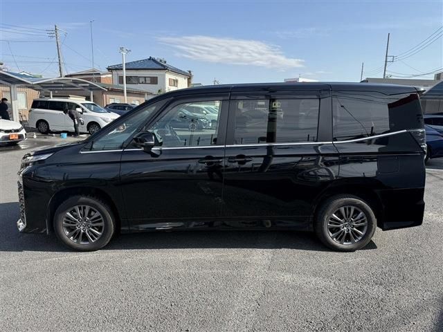 TOYOTA VOXY HYBRID 4WD 2022 Image 31