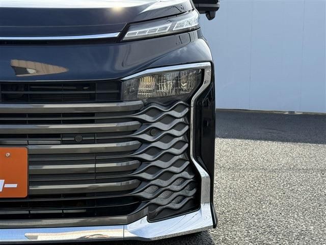 TOYOTA VOXY HYBRID 4WD 2022 Image 31