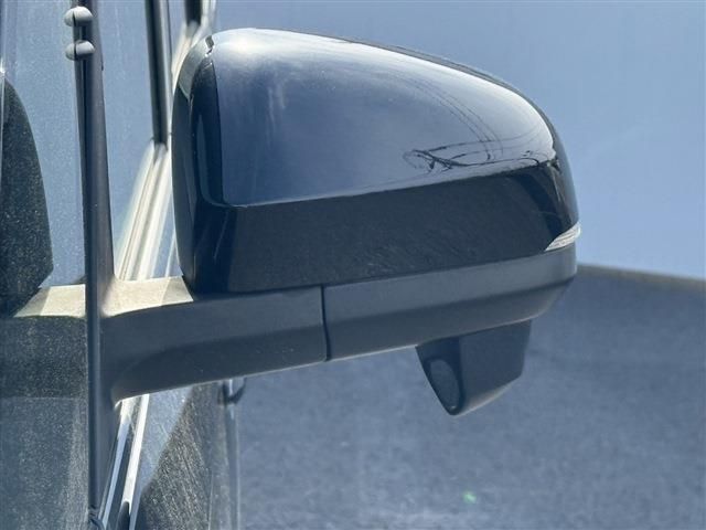 TOYOTA VOXY HYBRID 4WD 2022 Image 31