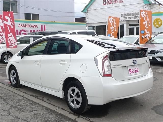 TOYOTA PRIUS 2013 Image 31