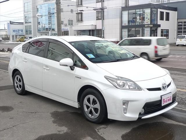 TOYOTA PRIUS 2013 Image 31