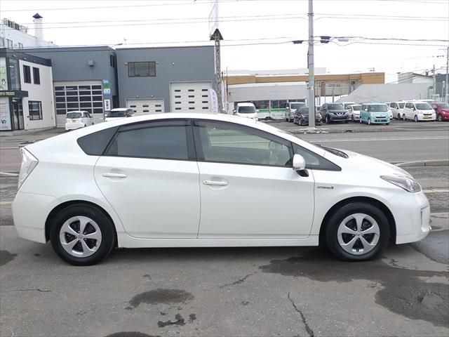 TOYOTA PRIUS 2013 Image 31