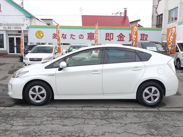 TOYOTA PRIUS 2013 Image 31