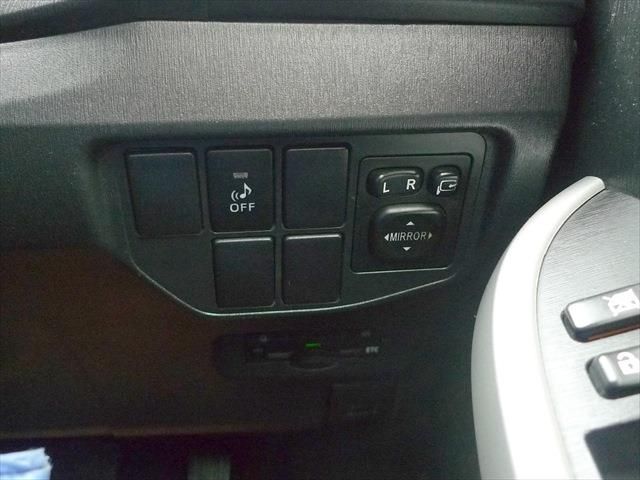 TOYOTA PRIUS 2013 Image 31