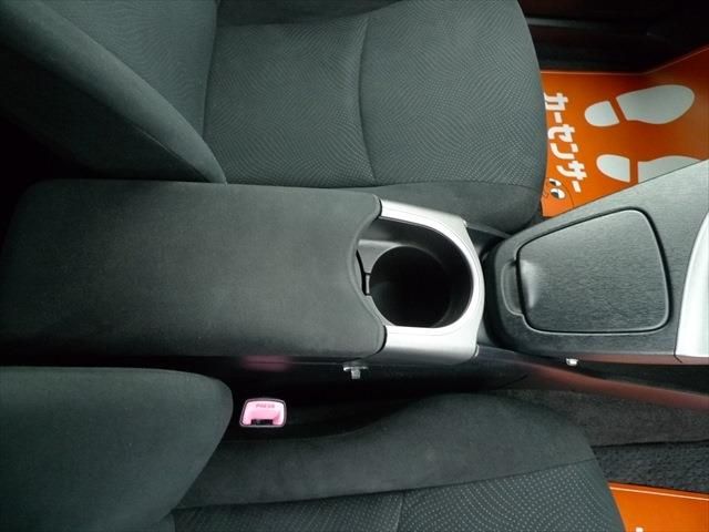 TOYOTA PRIUS 2013 Image 31