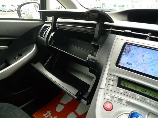 TOYOTA PRIUS 2013 Image 31