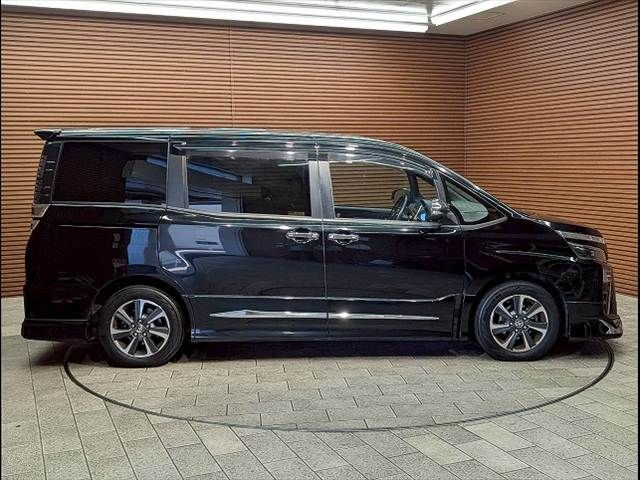 TOYOTA VOXY 2020 Image 31