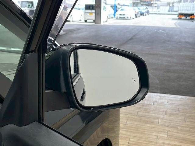 TOYOTA VOXY HYBRID 2023 Image 31