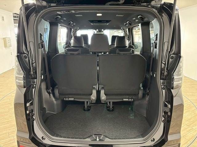 TOYOTA VOXY HYBRID 2023 Image 31