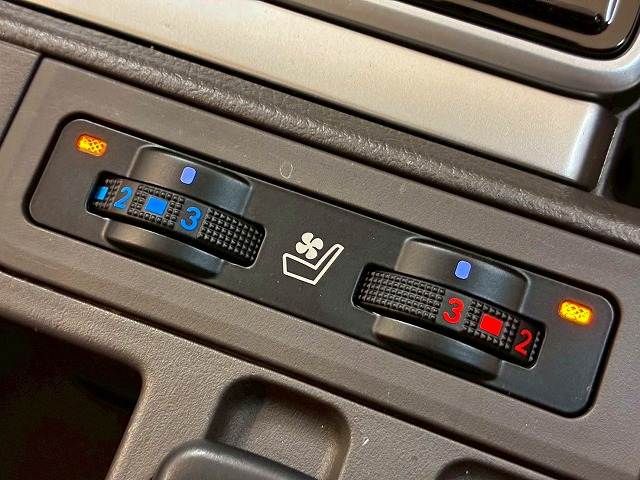 TOYOTA LANDCRUISER PRADO 2023 Image 31