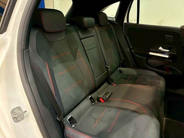 MERCEDES BENZ EQA 2024 Image 31