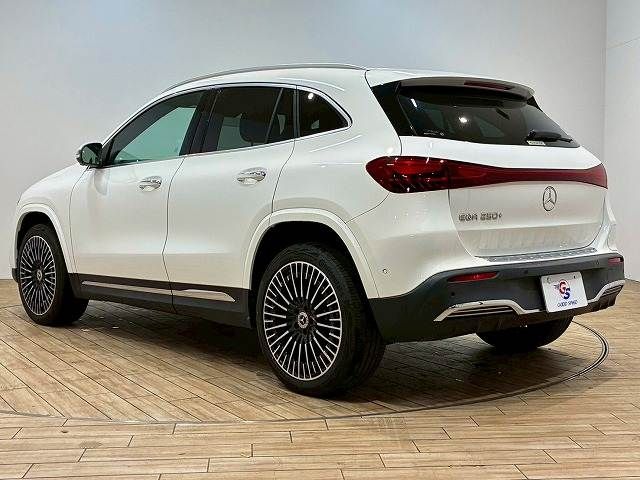 MERCEDES BENZ EQA 2024 Image 31