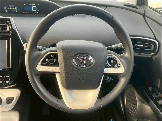 TOYOTA PRIUS 2016 Image 31