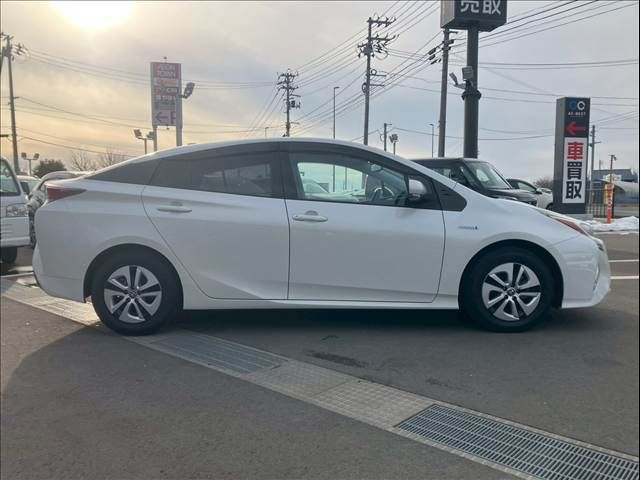 TOYOTA PRIUS 2016 Image 31