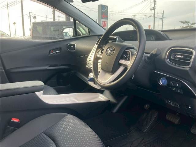 TOYOTA PRIUS 2016 Image 31