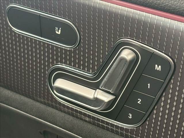 MERCEDES BENZ EQA 2021 Image 31