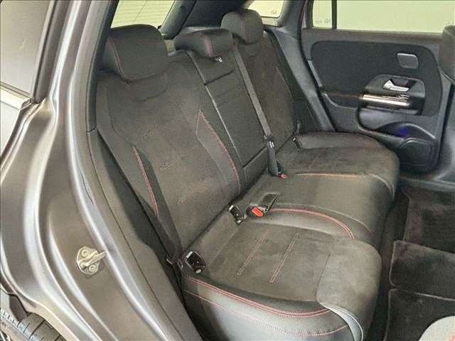 MERCEDES BENZ EQA 2021 Image 31