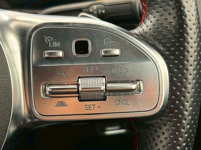 MERCEDES BENZ EQA 2022 Image 31