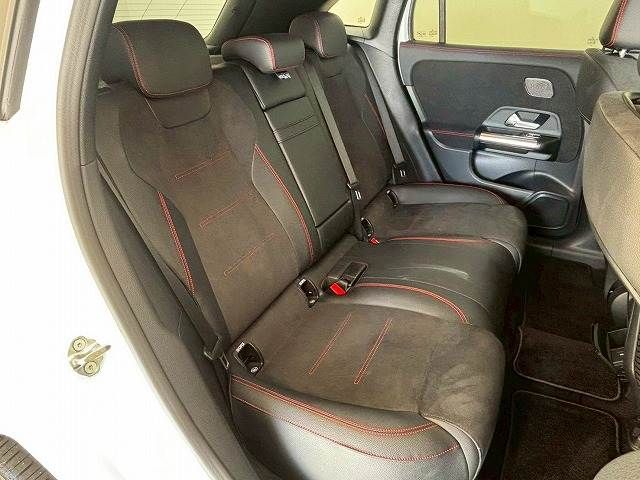 MERCEDES BENZ EQA 2022 Image 31