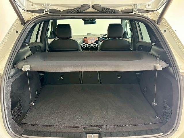 MERCEDES BENZ EQA 2022 Image 31