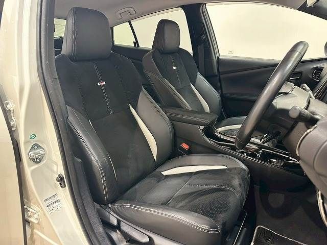 TOYOTA PRIUS PHV 2017 Image 31