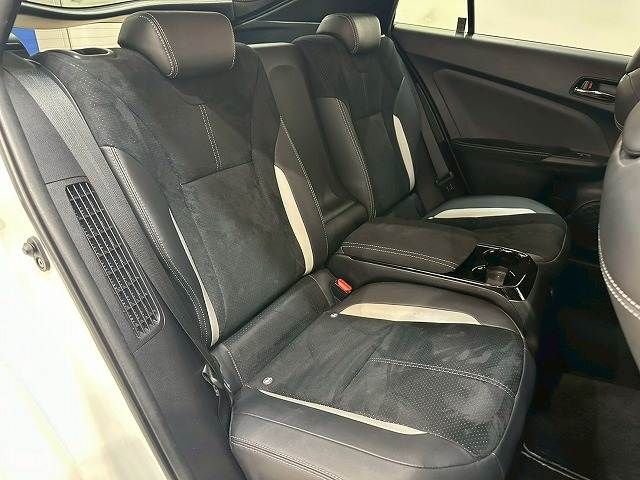 TOYOTA PRIUS PHV 2017 Image 31