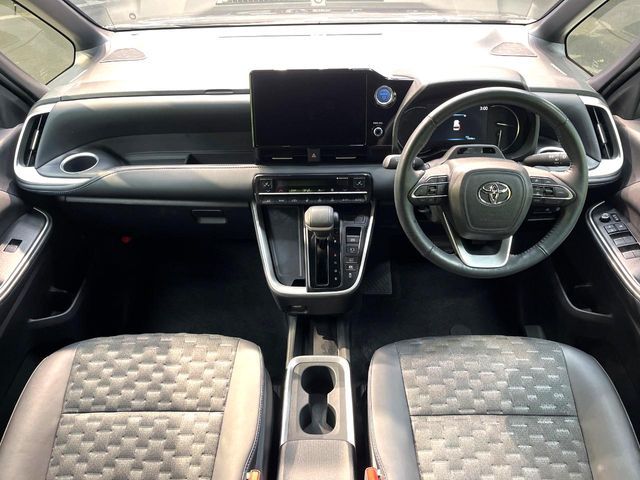 TOYOTA VOXY HYBRID 2022 Image 31