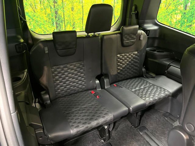 TOYOTA VOXY HYBRID 2022 Image 31